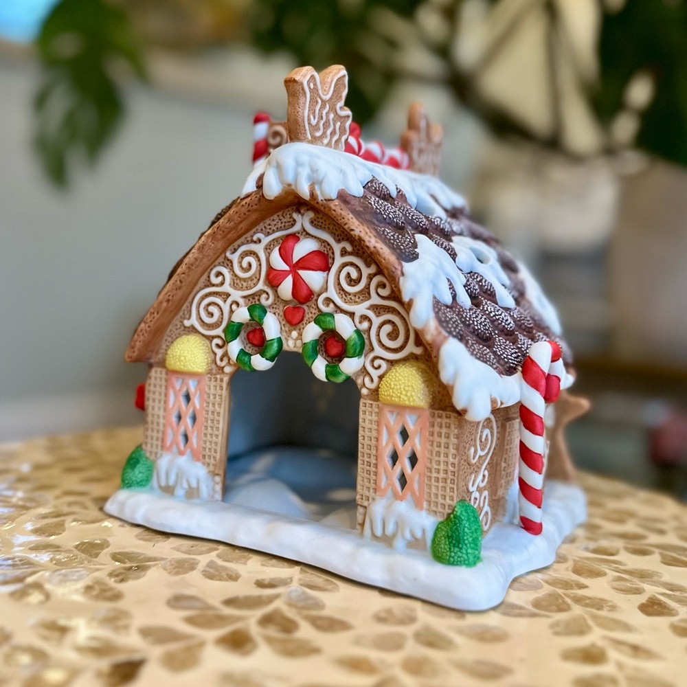 NWT Ceramic Gingerbread Christmas Holiday Tealight House - Picture 11 of 13